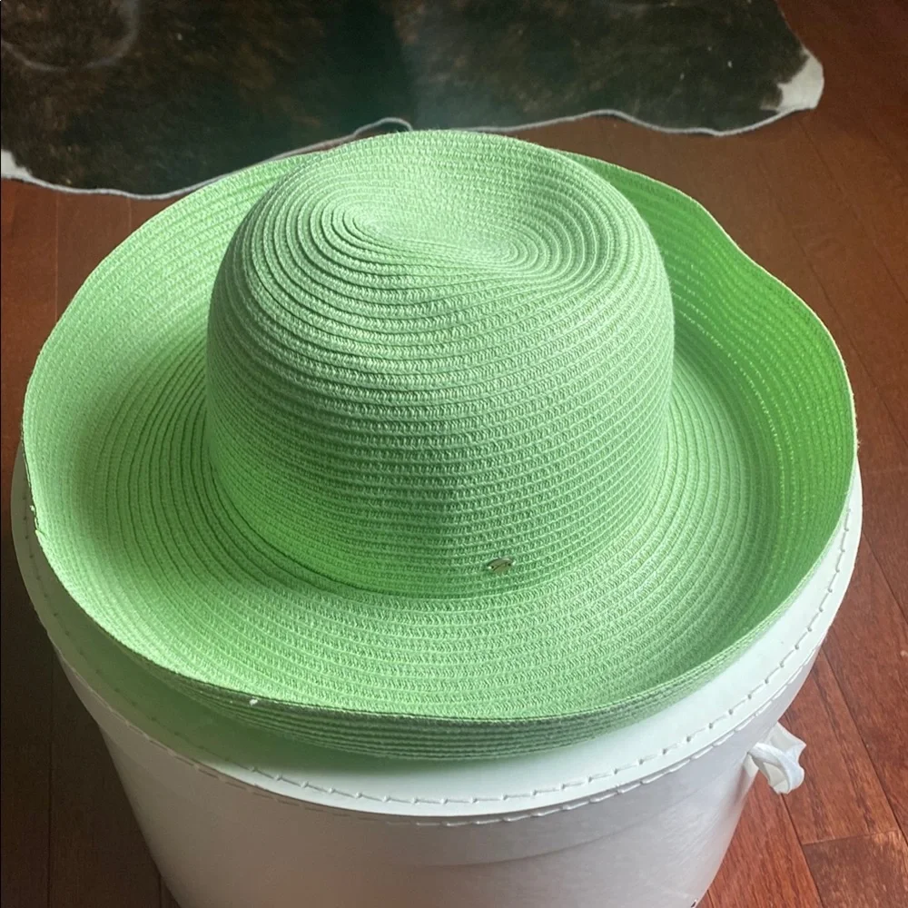 Betmar Light Green Women's Paper Curled Edge Sun Hat
